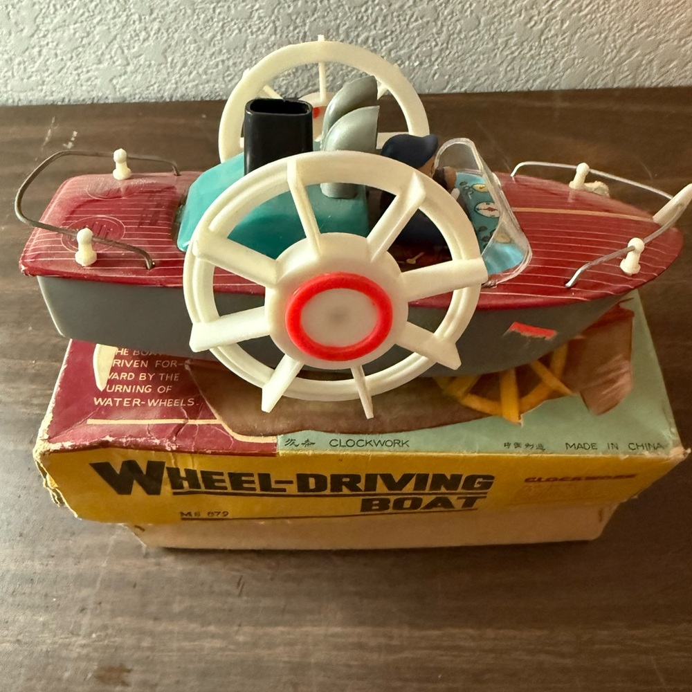 Tinplate Clockwork Wheel Driving Boat MS879 China 1960s with original box